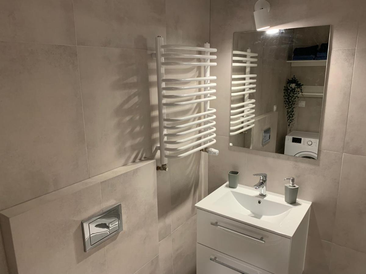 Apartament Pod Gwiazdami Apartment Ostrow Wielkopolski Luaran gambar