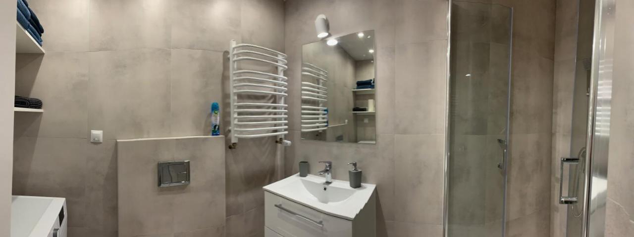 Apartament Pod Gwiazdami Apartment Ostrow Wielkopolski Luaran gambar